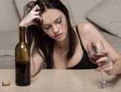 Почему женщинам после 50 лет опасно пить алкоголь