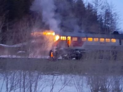 Электричка с пассажирами загорелась на железной дороге в Подмосковье