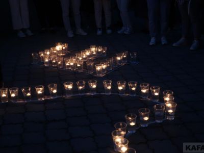 Вечером 18 мая в сквере у памятника депортации крымских татар зажгли свечи