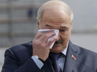 Лукашенко объяснил свое недомогание простудой