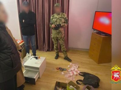 Двух мужчин в спецодежде задержали за покушение на сбыт наркотиков в Крыму