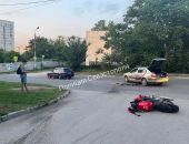 Иномарка врезалась в мотоцикл в Севастополе, есть пострадавший