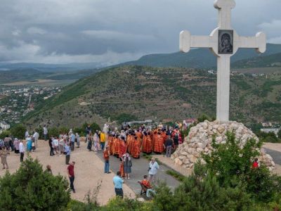 В Севастополе к 240-летию города установили самый высокий в Крыму поклонный крест