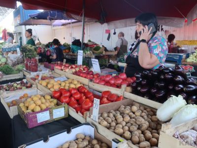 Цены на рынке Феодосии:  дорожает капуста, дешевеют огурцы