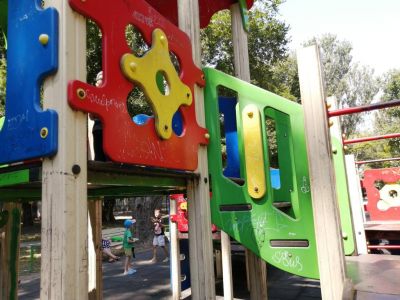 Детская площадка в Морсаду почти не раскачивается