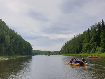 В России при сплаве по реке пропала группа туристов с 11 детьми 