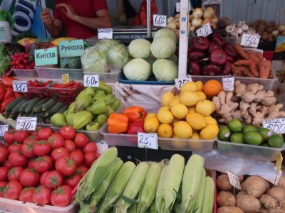 Цены на рынке Феодосии:  дорожает курятина, дешевеют овощи