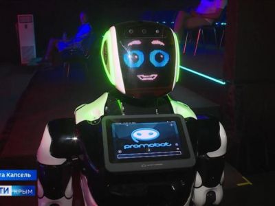 Человекоподобного робота представили на фестивале в Крыму