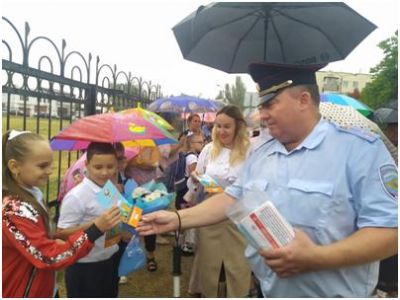 Госавтоинспекция в Феодосия в День знаний провела акцию