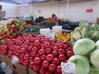 Цены на рынке Феодосии:  подорожала курятина и огурцы