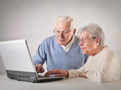 В Севастополе пенсионеров приглашают освоить компьютер 