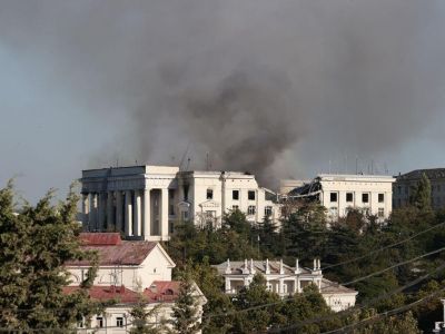 В Севастополе предупредили о подрыве разрушенных конструкций штаба ЧФ