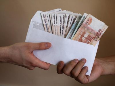 Крымскую чиновницу обвиняют в присвоении денег дворников: обманула почти на миллион