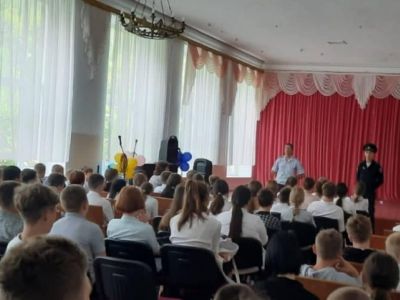 Полицейские Феодосии рассказали школьникам о вреде электронных сигарет