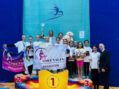 Феодосийские спортсменки завоевали первое место на турнире по воздушной гимнастике