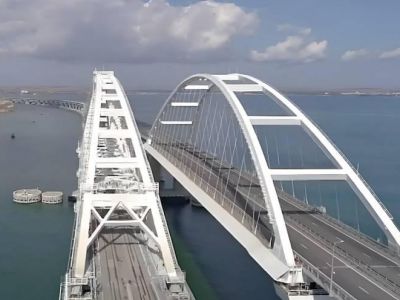 В Севастополе остановили морское сообщение, Крымский мост тоже не работает