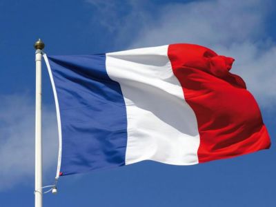 Россия через неделю прекращает работу своих визовых центров во Франции