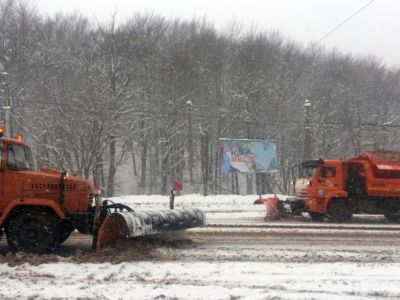 На Ангарском перевале в Крыму работает снегоуборочная техника