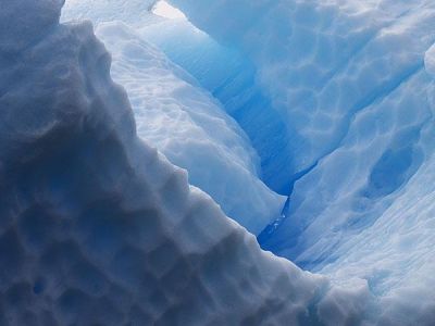 Крупнейший на планете айсберг вынесло в воду Южного океана