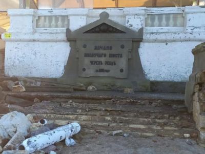 Шторм разрушил памятник Крымской войны у понтона через Севастопольскую бухту