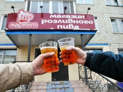 В России собираются запретить "наливайки" в жилых домах