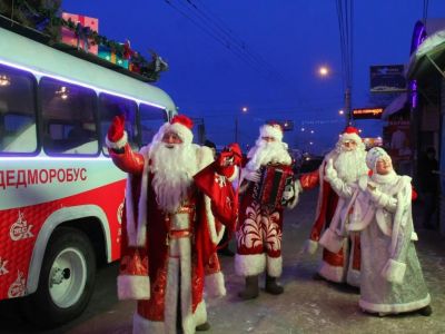 В Евпатории проведут экскурсии на автобусе с Дедом Морозом