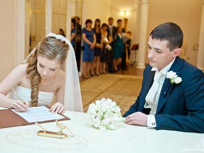 В Крыму за год зарегистрировали более 14 тысяч браков