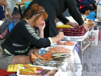 В Феодосии морепродукты моют в ливневке