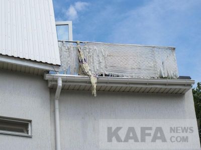 В Феодосии очевидцы падения девушки с балкона возмущены заявлением милиционеров