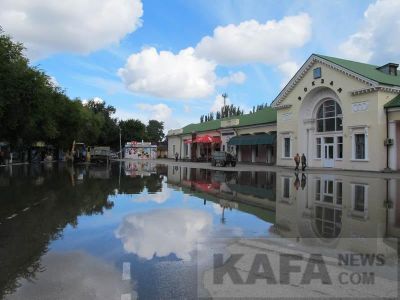 В Феодосии затопило Привокзальную площадь