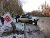 В Феодосии судебный пристав врезался в столб