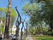 В Феодосии тротуары без тени деревьев
