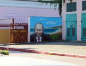 В Керчи стены домов украшают граффити с изображением Путина (фото)
