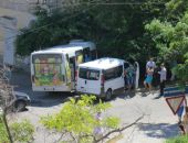 В Крыму ДТП: автобус с пассажирами врезался в стену дома в Севастополе (видео момента аварии)