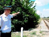 В Керчи сотрудники ГИБДД предотвратили ДТП, остановив железнодорожный состав