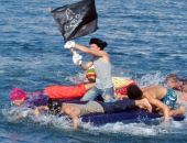 В Крыму сегодня в Евпатории состоится массовый заплыв на надувных матрацах
