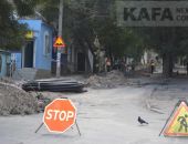 В Феодосии на улице Нахимова перекладывают сети водоснабжения