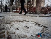Мэр Симферополя пожаловался главе Крыма на вандалов, разбивших скамейку и табло в центре города