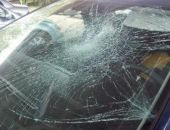 Пьяный крымчанин ночью разбил битой припаркованное авто, которое мешало ему пройти
