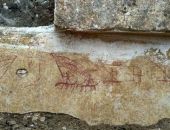 Археологи обнаружили уникальные рисунки в кургане под Керчью