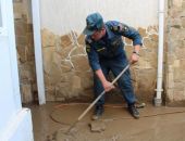 Спасатели продолжают оказывать помощь пострадавшим от непогоды крымчанам (видео)