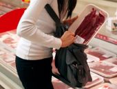 В супермаркете Керчи женщину задержали при попытке украсть 4 кг колбасы и сыра