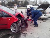 В Крыму при лобовом столкновении двух легковых автомобилей пострадал один человек (фото)