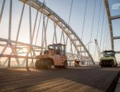 Строители Крымского моста завершают его асфальтирование, скоро начнут наносить дорожную разметку