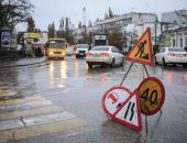 В Феодосии ремонтируют дорогу