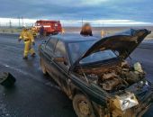 В Приморском случилось ДТП на трассе «Таврида»: ВАЗ въехал в ограждение, пассажир травмирован (фото)