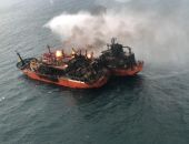 Дрейф горящих в Черном море танкеров в сторону побережья Крыма приостановлен