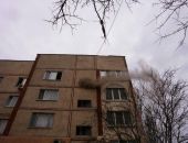 В Крыму сегодня случился пожар в пятиэтажке в г.Щёлкино, эвакуировано 10 человек (фото)
