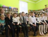 Первоклассники школы № 19 отметили 8 марта в библиотеке (видео)