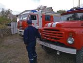 Крымские пожарные оперативно потушили горящий дом в Кировском (фото)